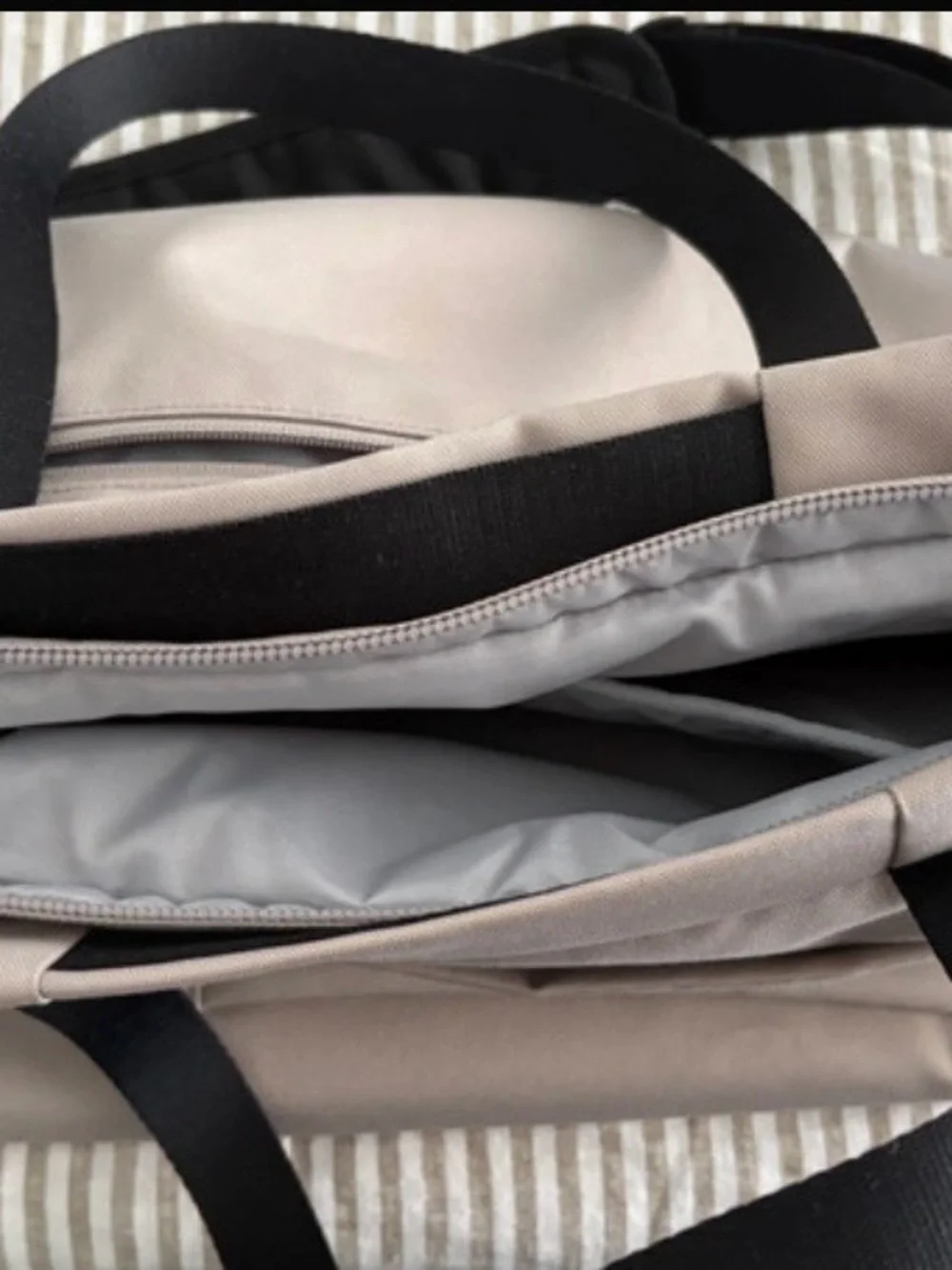Everlane Renew Transit Weekender Bag